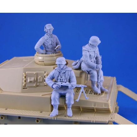 Legend WWII German Tank Crew and Riders set 3 Figures makett