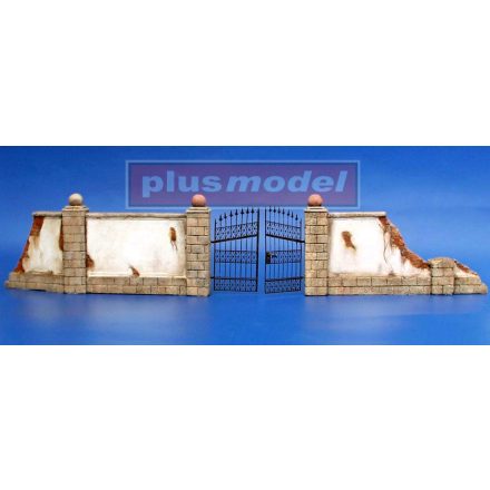 Plus Model Wall with metal gate makett