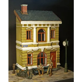 Plus Model Town house
