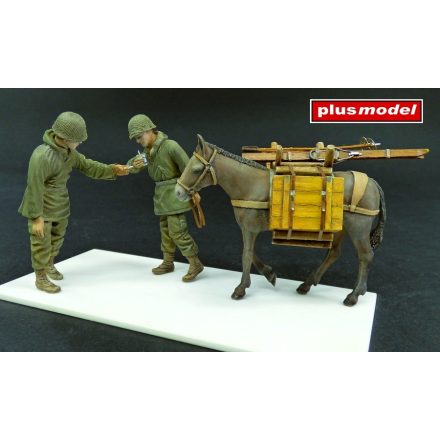 Plus Model U.S. Infantrymen with mule makett