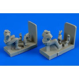 Aerobonus WWII RAF Pilots for Bedford MWD Light Truck