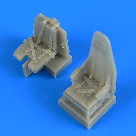 Quickboost de Havilland Mosquito seats with safety belts (Tamiya)