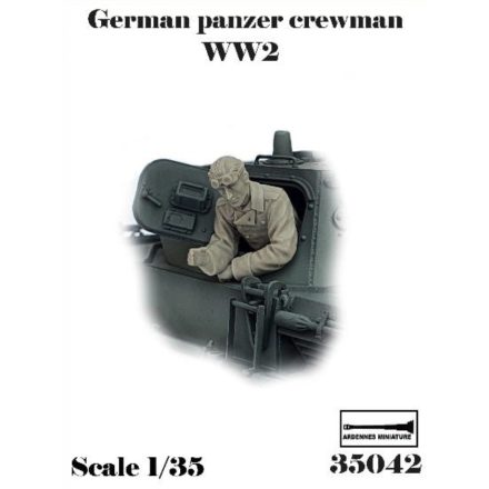 Ardennes Miniature German panzer crewman WW2 makett