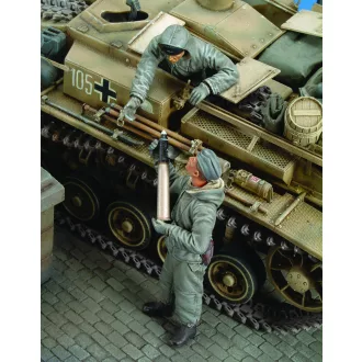   Royal Model Stug III Crew German - WWII (Russia ' 43) 1+1/2 fig. figura készlet