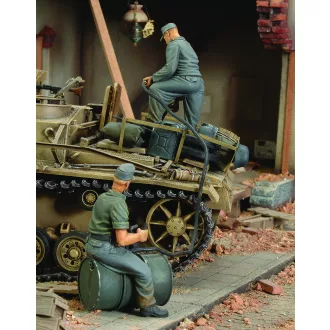   Royal Model German crew refuelling tank-2 fig.-WWII figura készlet