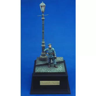  Royal Model Italian Officer Btg. Azzurro (with base) WWII figura készlet