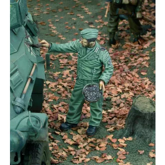   Royal Model German tanker getting mud-camouflage-WWII figura készlet