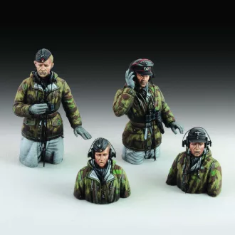   Royal Model German tank crew in winter dress - WWII figura készlet