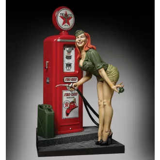 Royal Model Pin-up at the gas pump (75mm) figura készlet