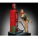 Royal Model Pin-up at the gas pump (75mm) figura készlet