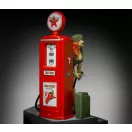 Royal Model Pin-up at the gas pump (75mm) figura készlet
