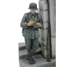 Royal Model German soldier eating - WWII (75 mm) figura készlet