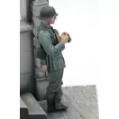 Royal Model German soldier eating - WWII (75 mm) figura készlet