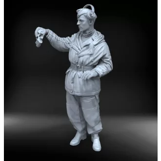   Royal Model German tanker in winter dress (Tiger I cupola not included) figura készlet