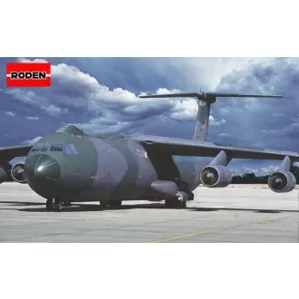 Roden Lockheed C-141 B makett