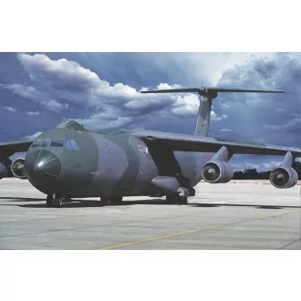 Roden Lockheed C-141B Starlifter repülő makett