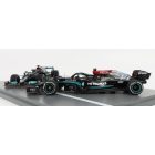 SPARK-MODEL MERCEDES SET F1 2X W12 MERCEDES M12 EQ POWER+ TEAM AMG PETRONAS MOTORSPORT FORMULA ONE N 44 + N 77 ABU DHABI GP 2021 LEWIS HAMILTON - VALTTERI BOTTAS - 8 TIMES WORLD CHAMPION CONSTRUCTEUR