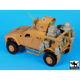   Black Dog M-ATV WINT-T B with equip.accessories set for Panda – járműmakett-kiegészítő