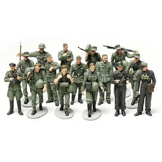 Tamiya German Infantry on Maneuvers - katonai figura makett