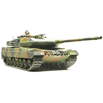 Tamiya Leopard 2 A6 Main Battle Tank makett