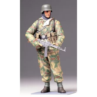   Tamiya WWII German Infatryman (Reversible Winter Uniform) - katonai figura makett