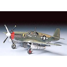 Tamiya NORTH AMERICAN P-51B MUSTANG makett