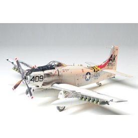 Tamiya Douglas Skyraider AD-6 makett