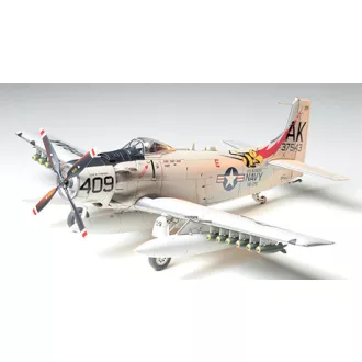   Tamiya Douglas A-1H Skyraider U.S. Navy - katonai repülő makett