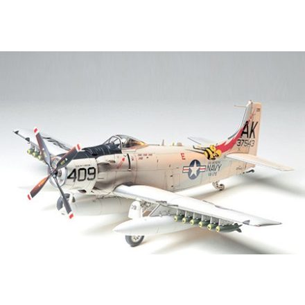 Tamiya Douglas Skyraider AD-6 makett