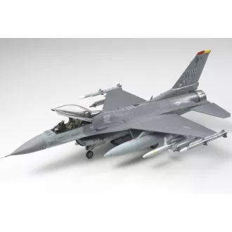   Tamiya Lockheed Martin F-16CJ - Fighting Falcon repülőgép makett