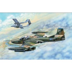 Trumpeter US A-37B Dragonfly Light Ground-Attack makett