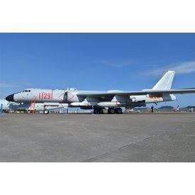 Trumpeter Xian H-6K Stratedgic Bomber makett