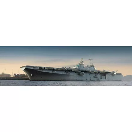 Trumpeter USS IWO JIMA LHD-7 makett