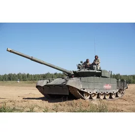 Trumpeter Russian T-80BVM MBT makett