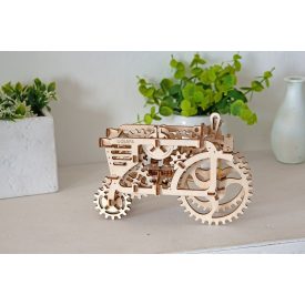 UGEARS Traktor – mechanikus modell