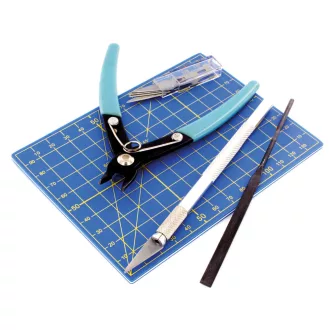   Vallejo - Plastic Modelling Tool set: includes cutting pliers, cutter no. 1 and blades, cutting surface and file makettező szerszám